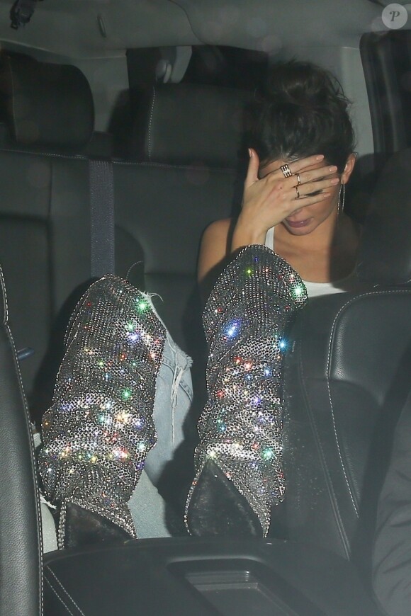 Kendall Jenner chaussée de bottes Saint Laurent à West Hollywood, le 2 novembre 2017.