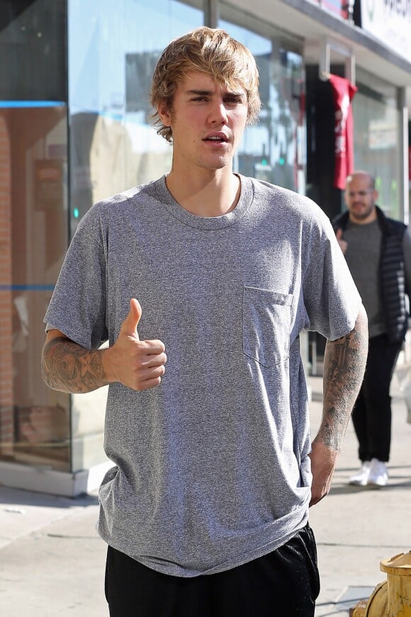 Justin Bieber dans les rues de Beverly Hills le 1er décembre 2017