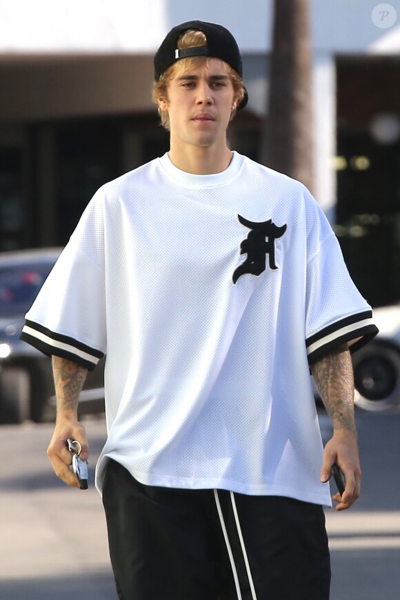 Justin Bieber dans les rues de Los Angeles le 30 novembre 2017