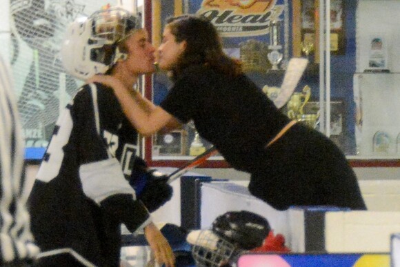 Exclusif - Selena Gomez et Justin Bieber s'embrassent dans une salle de sport à Los Angeles le 16 novembre 2017