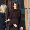 Kate Middleton, duchesse de Cambridge, enceinte, en visite au Rugby Portobello Trust à Londres le 12 décembre 2017.