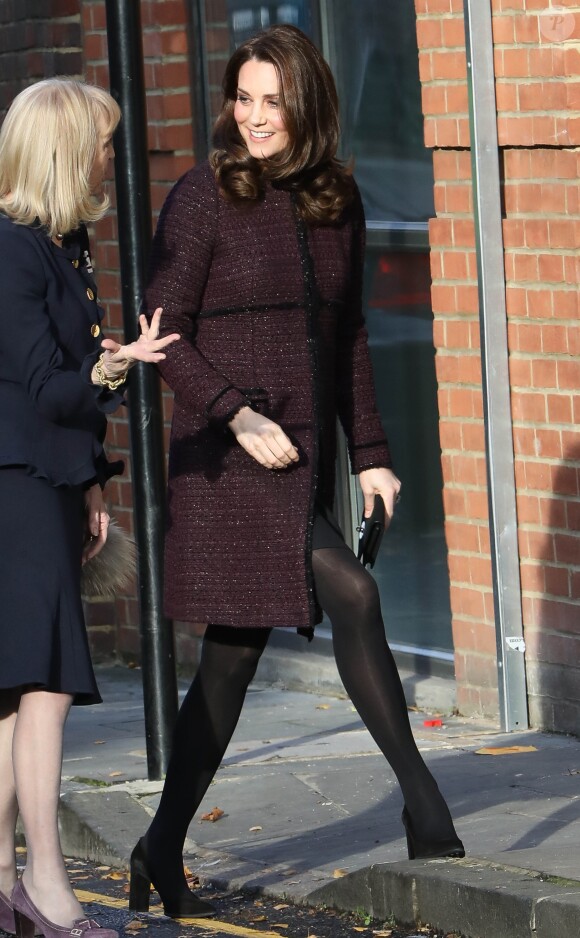 Kate Middleton, duchesse de Cambridge, enceinte, en visite au Rugby Portobello Trust à Londres le 12 décembre 2017.