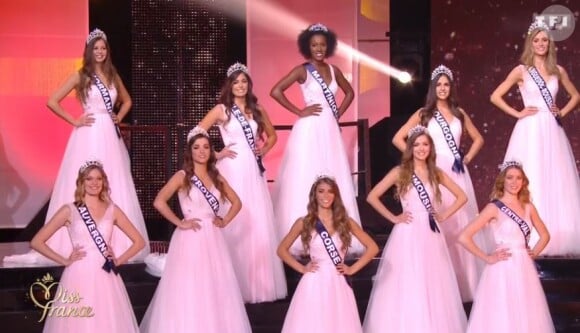 Les 30 Miss en tenue de gala - Concours Miss France 2018. Sur TF1, le 16 décembre 2017.