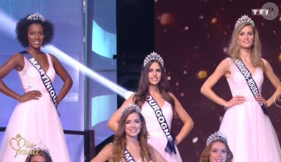 Les 30 Miss en tenue de gala - Concours Miss France 2018. Sur TF1, le 16 décembre 2017.