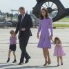 Le prince William, la duchesse Catherine de Cambridge et leurs enfants le prince George et la princesse Charlotte lors de leur départ à l'aéroport de Hambourg, le 21 juillet 2017, après leur visite officielle en Allemagne.