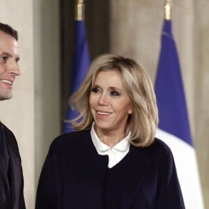 Laura Flessel (Ministre des Sports), le Président de la République Emmanuel Macron et sa femme Brigitte Macron - Les championnes du monde de handall reçues par le Président de la République et sa femme au Palais de l'Elysée à Paris, le 17 décembre 2017. © Stéphane Lemouton/Bestimage