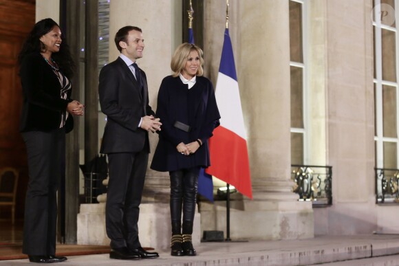 Laura Flessel (Ministre des Sports), le Président de la République Emmanuel Macron et sa femme Brigitte Macron - Les championnes du monde de handall reçues par le Président de la République et sa femme au Palais de l'Elysée à Paris, le 17 décembre 2017. © Stéphane Lemouton/Bestimage