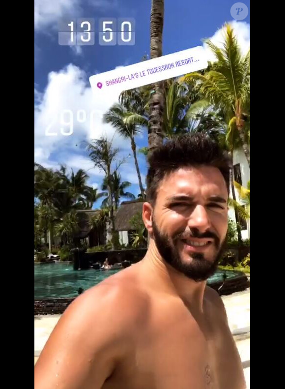 Nabilla Benattia en vacances à l'île Maurice avec son compagnon Thomas Vergara. Instagram le 23 décembre 2017.