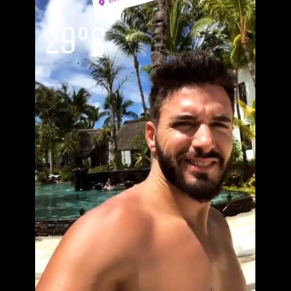 Nabilla Benattia en vacances à l'île Maurice avec son compagnon Thomas Vergara. Instagram le 23 décembre 2017.