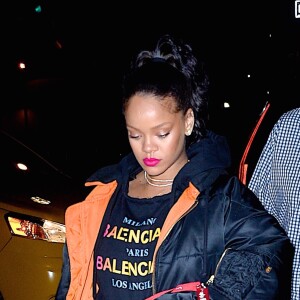 Rihanna arrive à la discothèque l' Avenue pour faire la fête à New York Le 08 décembre 2017