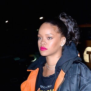 Rihanna arrive à la discothèque l' Avenue pour faire la fête à New York Le 08 décembre 2017
