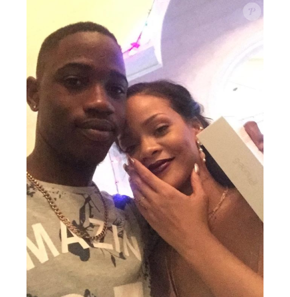 Rihanna et son cousin Tavon Kaiseen Alleyne sur une photo publiée sur Instagram en décembre 2016.