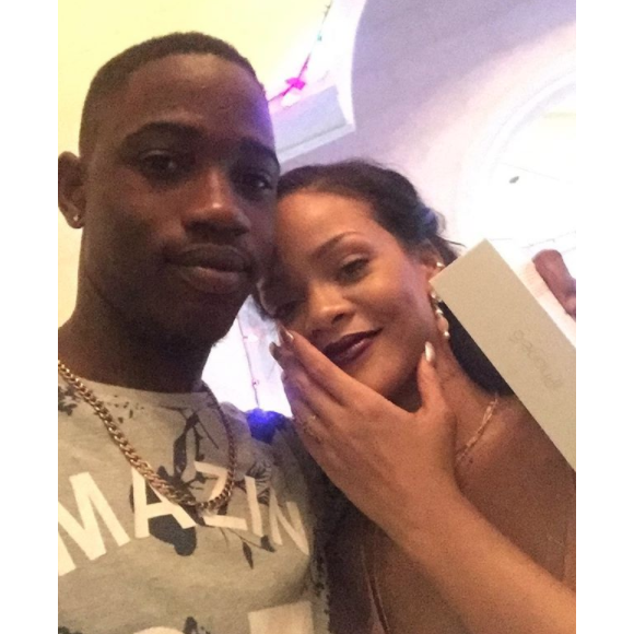 Rihanna et son cousin Tavon Kaiseen Alleyne sur une photo publiée sur Instagram en décembre 2016.