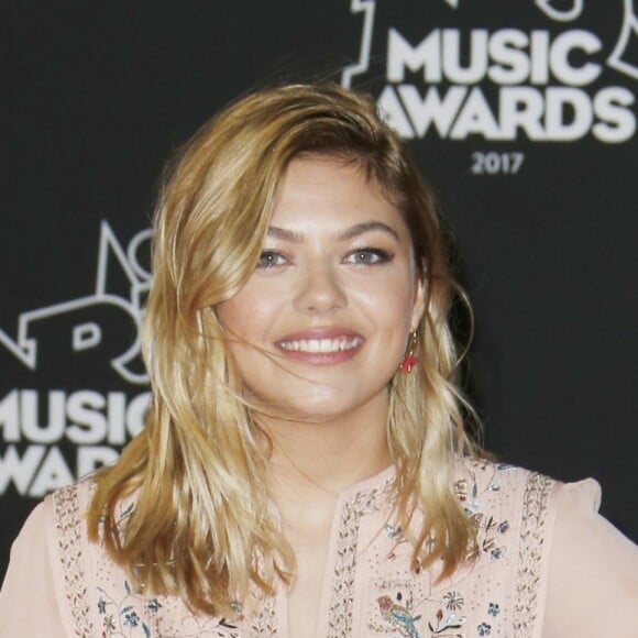 Louane Emera - 19e édition des NRJ Music Awards à Cannes le 4 novembre 2017. © Christophe Aubert via Bestimage