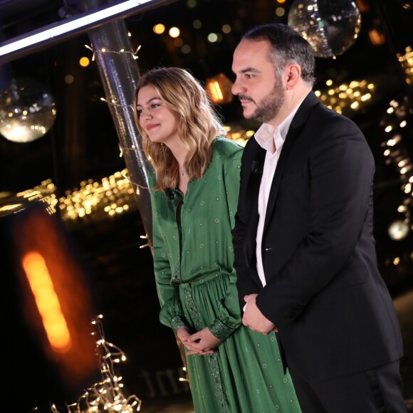 Exclusif - Louane Emera et François-Xavier Demaison - Enregistrement de l'émission "Toute la musique qu'on aime" présentée par Nikos Aliagas à Paris le 4 décembre 2017. L'émission sera diffusée sur TF1 le 31 décembre 2017. © Cyril Moreau / Bestimage