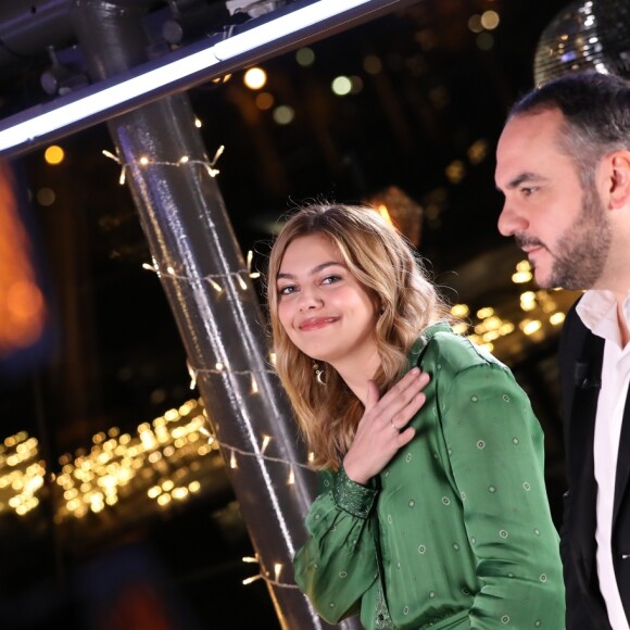 Exclusif - Louane Emera et François-Xavier Demaison - Enregistrement de l'émission "Toute la musique qu'on aime" présentée par Nikos Aliagas à Paris le 4 décembre 2017. L'émission sera diffusée sur TF1 le 31 décembre 2017. © Cyril Moreau / Bestimage