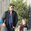 Exclusif - Robin Thicke fait du shopping au Trancas Country Market avec sa compagne April Love Geary et son fils Julian à Malibu, le 17 décembre 2017