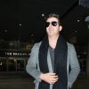 Robin Thicke arrive à l'aéroport de Los Angeles (LAX) accueillit par sa compagne April Love Geary à Los Angeles le 16 decembre 2017.