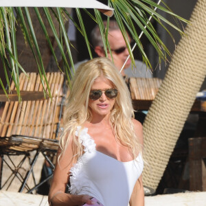 Victoria Silvstedt profite de en vacances à Saint-Barthélemy, le 2 janvier 2018.