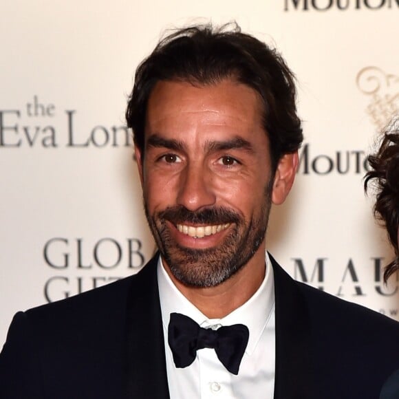 Robert Pirès et sa femme Jessica Lemarié-Pirès lors du photocall pour le dîner du Global Gift Gala organisé dans le cadre du 69 ème Festival International du Film de Cannes sur la terrasse du Palais des Festivals à l'espace Mouton Cadet le 13 mai 2016. © Bruno Bebert / Bestimage