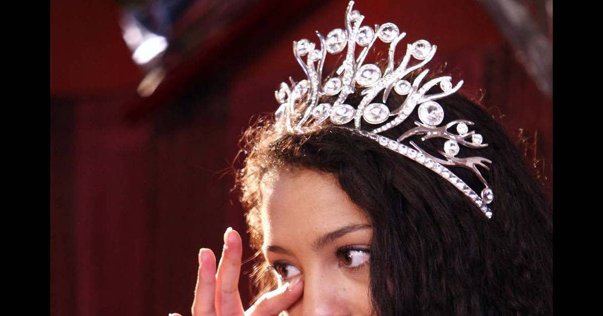 Chloe Mortaud Miss France 2009 Risque De Rendre Sa Couronne La Date Du Proces Est Fixee Oups Ca Va Faire Mal Purepeople