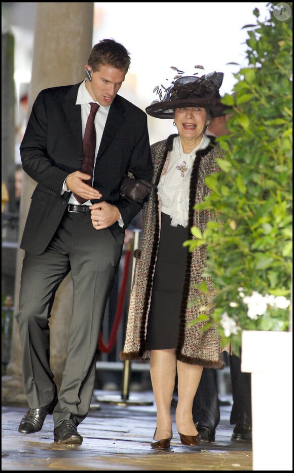 Sheila Farebrother, la mère d'Elton John, à la mairie de Windsor pour l'union civile de son fils et David Furnish le 21 décembre 2005.