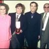 Sheila Farebrother, son fils Elton John et David Furnish en février 1998.
