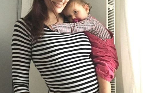 Kelly Bochenko enceinte de son deuxième enfant : L'ex-Miss dévoile son baby bump