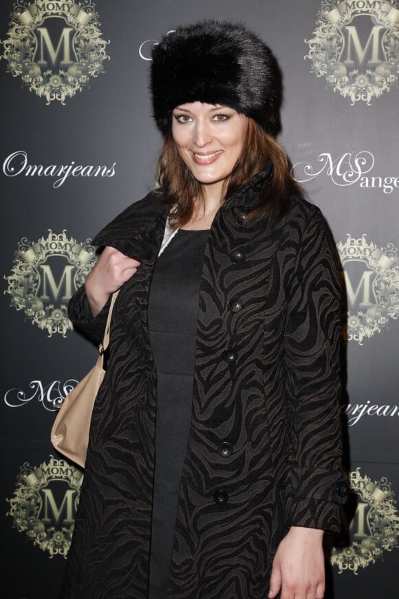 Kelly Bochenko assiste au défilé de Mode Omar Jeans, au pavillon Champs Elysées, à Paris le 31 mars 2013.