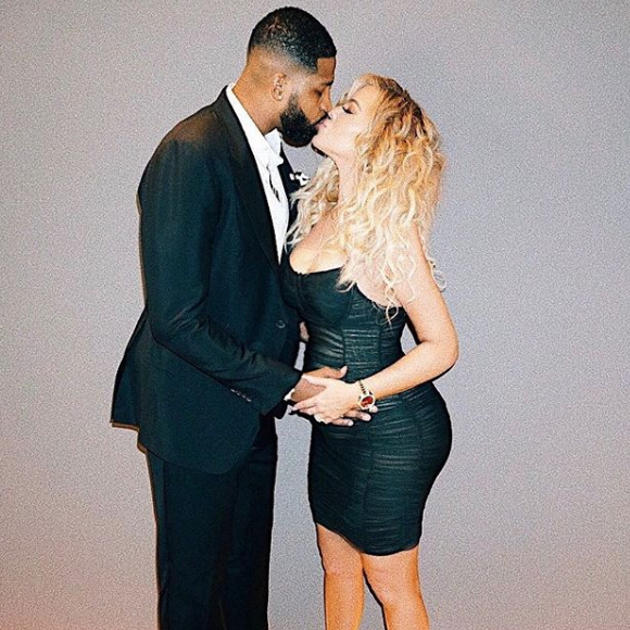 Khloé Kardashian, enceinte, et Tristan Thompson. Janvier 2018.