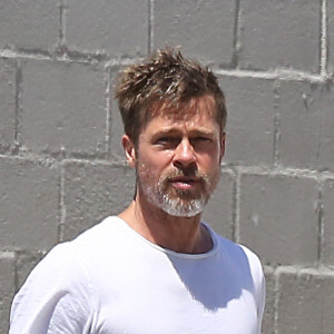 Exclusif - Brad Pitt passe le jour de la fête nationale américaine dans son atelier à Los Angeles le 4 juillet 2017.