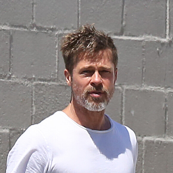 Exclusif - Brad Pitt passe le jour de la fête nationale américaine dans son atelier à Los Angeles le 4 juillet 2017.