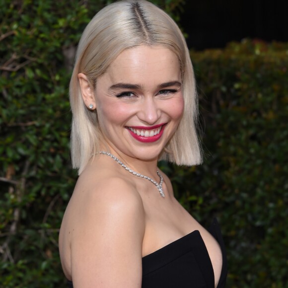 Emilia Clarke sur le tapis rouge de la 75ème cérémonie des Golden Globe Awards au Beverly Hilton à Los Angeles, le 7 janvier 2018.