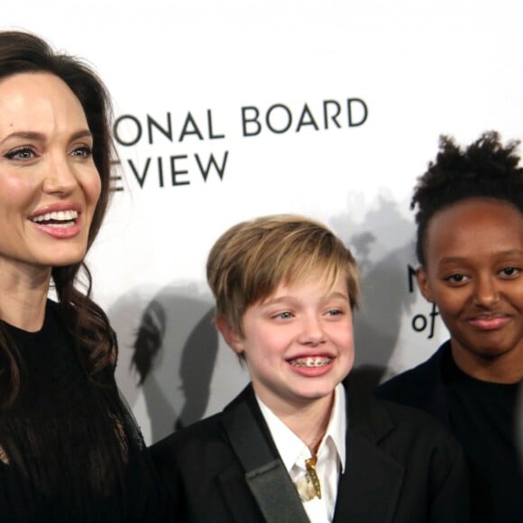 Angelina Jolie, Shiloh Jolie-Pitt (le bras en écharpe), Zahara Jolie-Pitt - Célébrités à la soirée de gala des National Board of Review Annual Awards à New York, le 9 janvier 2018. © Sonia Moskowitz/Globe Photos/Zuma Press/Bestimage