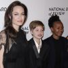 Angelina Jolie avec ses enfants Shiloh Jolie-Pitt (le bras en écharpe) et Zahara Jolie-Pitt - Soirée de gala des National Board of Review Annual Awards à New York, le 9 janvier 2018.