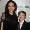 Angelina Jolie et Shiloh Jolie-Pitt (le bras en écharpe) - Célébrités à la soirée de gala des National Board of Review Annual Awards à New York, Etats-Unis, le 9 janvier 2018.