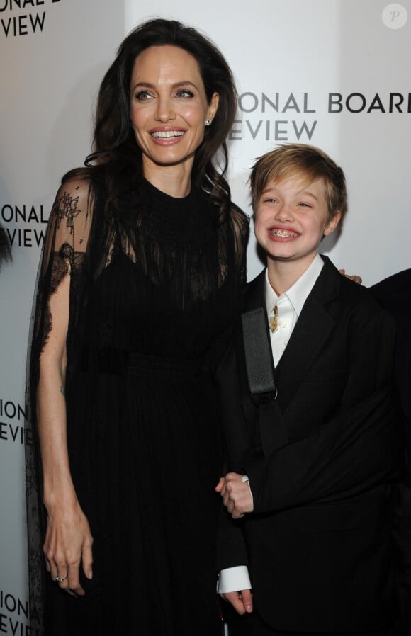 Angelina Jolie et Shiloh Jolie-Pitt (le bras en écharpe) - Célébrités à la soirée de gala des National Board of Review Annual Awards à New York, Etats-Unis, le 9 janvier 2018.