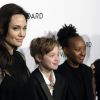 Angelina Jolie avec Shiloh Jolie-Pitt (le bras en écharpe) et Zahara Jolie-Pitt, Zahara Jolie-Pitt - Célébrités à la soirée de gala des National Board of Review Annual Awards à New York, le 9 janvier 2018.