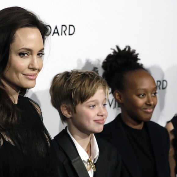 Angelina Jolie avec Shiloh Jolie-Pitt (le bras en écharpe) et Zahara Jolie-Pitt, Zahara Jolie-Pitt - Célébrités à la soirée de gala des National Board of Review Annual Awards à New York, le 9 janvier 2018.