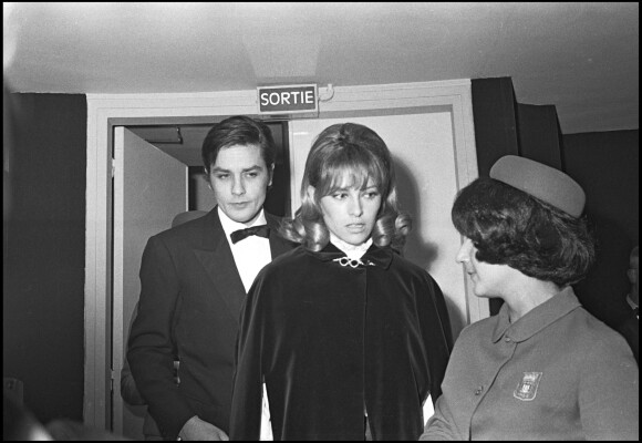 Alain Delon et sa femme Nathalie en Paris en 1967.