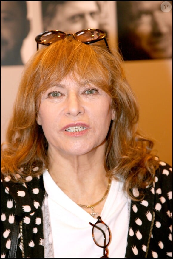 Nathalie Delon au Salon du Livre de Paris en 2007.