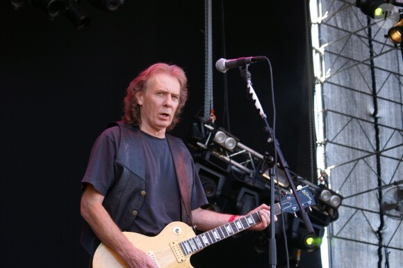 L'ancien guitariste de Motörhead, Fast Eddie Clarke sur scène avec son groupe Fastway en Suède, le 9 juin 2007.