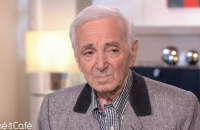 Charles Aznavour évoque Johnny Hallyday dans "Thé ou Café", présenté par Catherine Ceylac, sur France 2 le 14 janvier 2018.