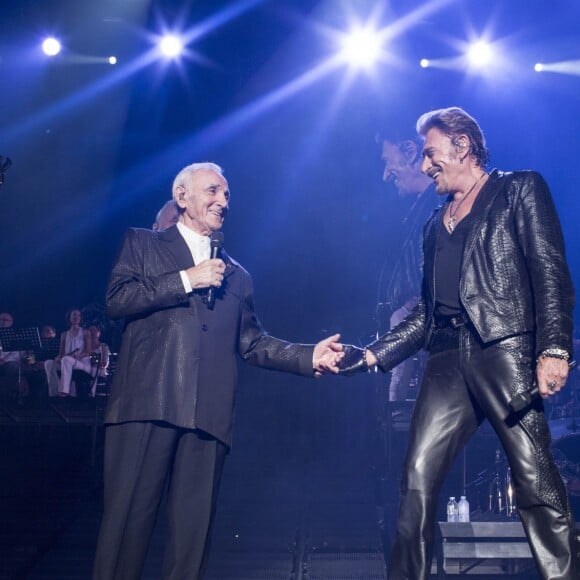 Exclusif - Charles Aznavour - Johnny Hallyday en concert à Paris - Jour 2 de la tournée "Born Rocker Tour". Le 15 juin 2013