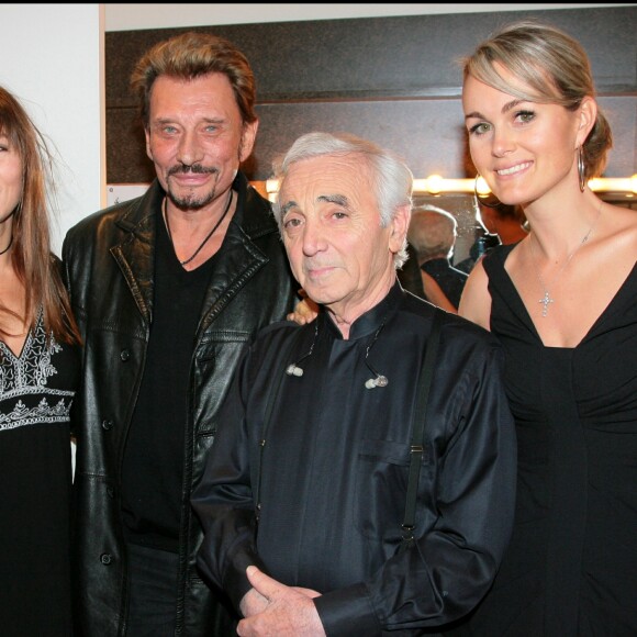 EXCLUSIF - MATHILDE SEIGNER, JOHNNY ET LAETICIA HALLYDAY ET CHARLES AZNAVOUR - PEOPLE AU DERNIER CONCERT DE CHARLES AZNAVOUR AU PALAIS DES CONGRES 10/11/2007 - PARIS