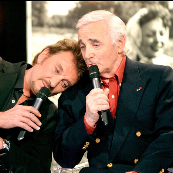 "JOHNNY HALLYDAY" "CHARLES AZNAVOUR" A L' EMISSION "VIVEMENT DIMANCHE" 28/09/2003 -