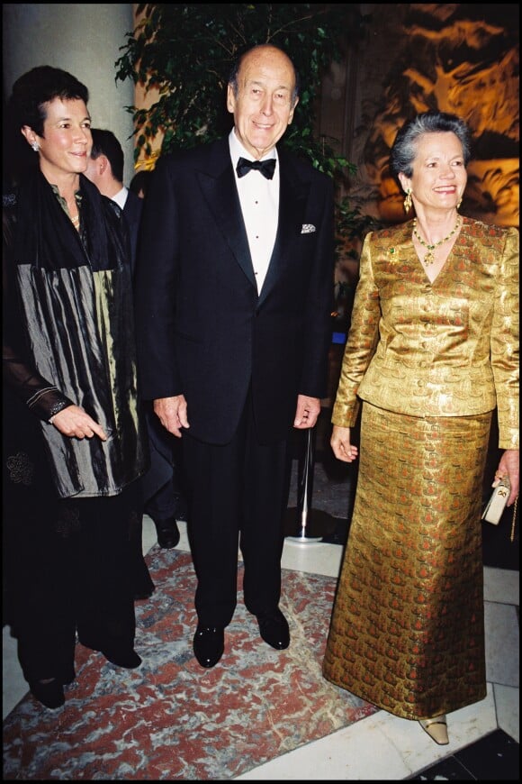 Valéry Giscard d'Estaing, son épouse Anne-Aymone et leur fille Jacinte à Versailles, le 4 décembre 2001. 
