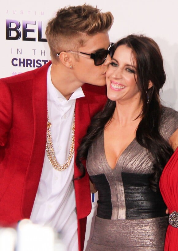 Justin Bieber et sa mère Pattie Mallette à la première du film "Justin Bieber's Believe" au Regal Cinemas L.A. Live à Los Angeles le 18 decembre 2013.
