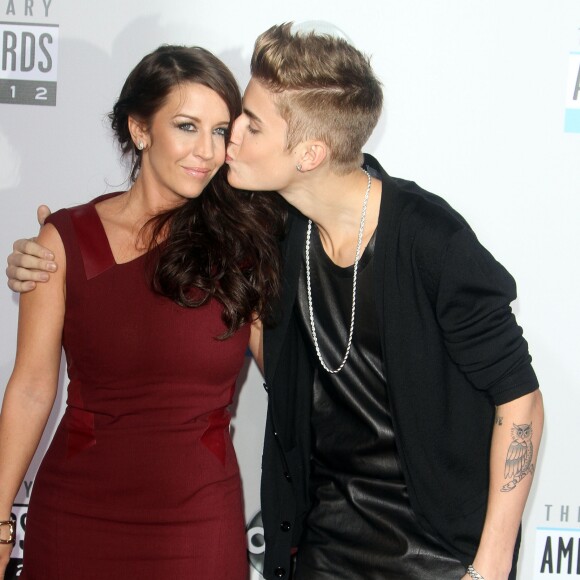 Justin Bieber et sa mère Pattie Malette aux American Music Awards à Los Angeles le 18 novembre 2012