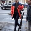 Bella Hadid sort de la maison Dior pour se rendre à la boutique Prada avenue Montaigne à Paris le 19 janvier 2018.